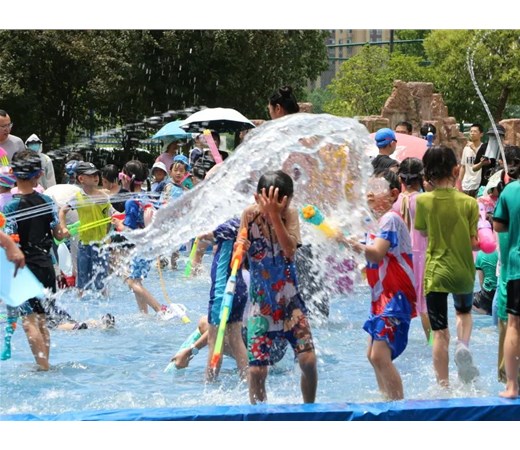 缤纷夏日 水上狂欢——商丘市智谷幼儿园泡沫之夏活动